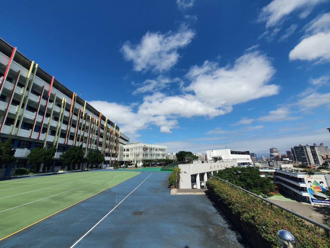 上操場，以司令台右方望去