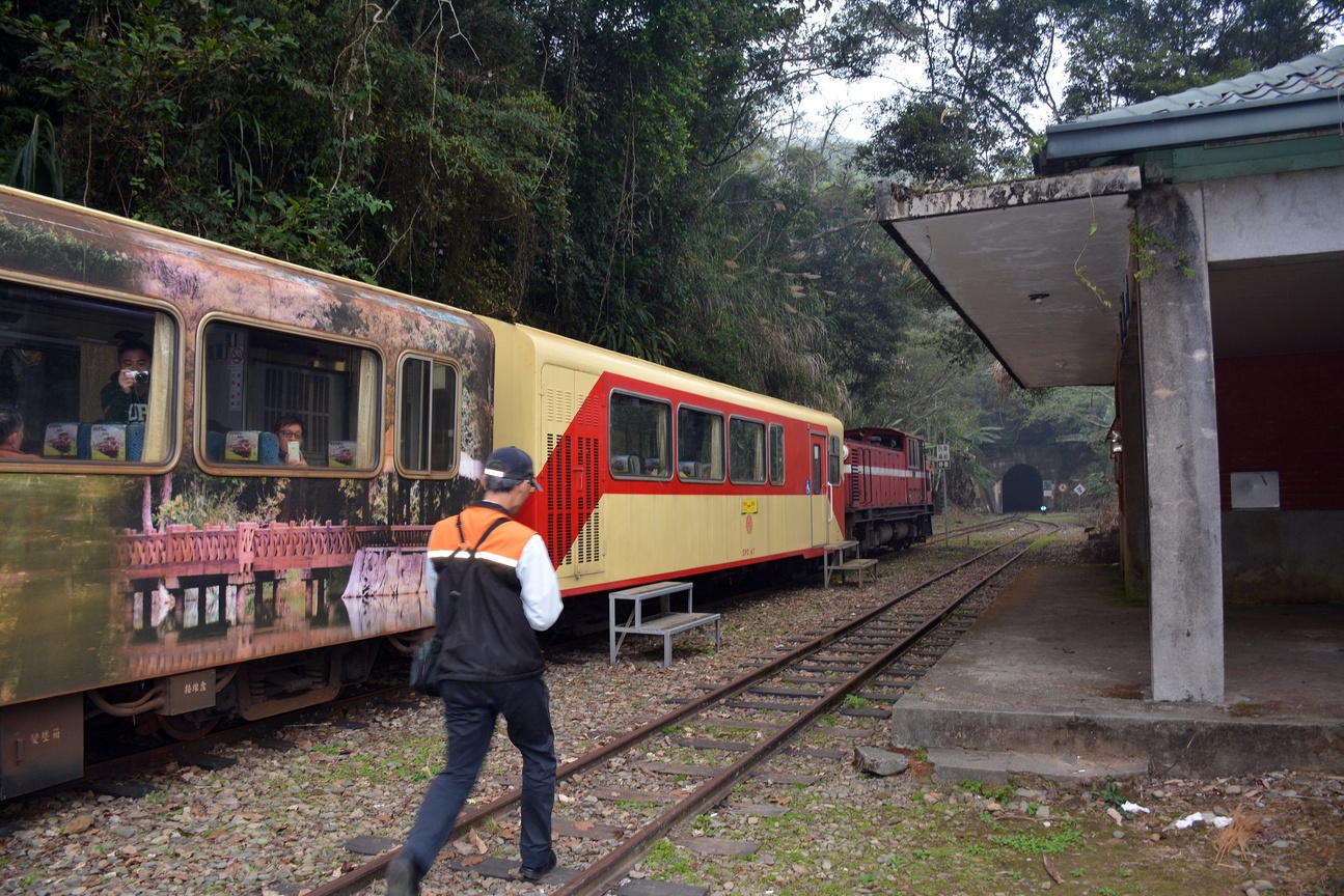 好棒棒列車長-梨園寮車站森鐵拍照趣