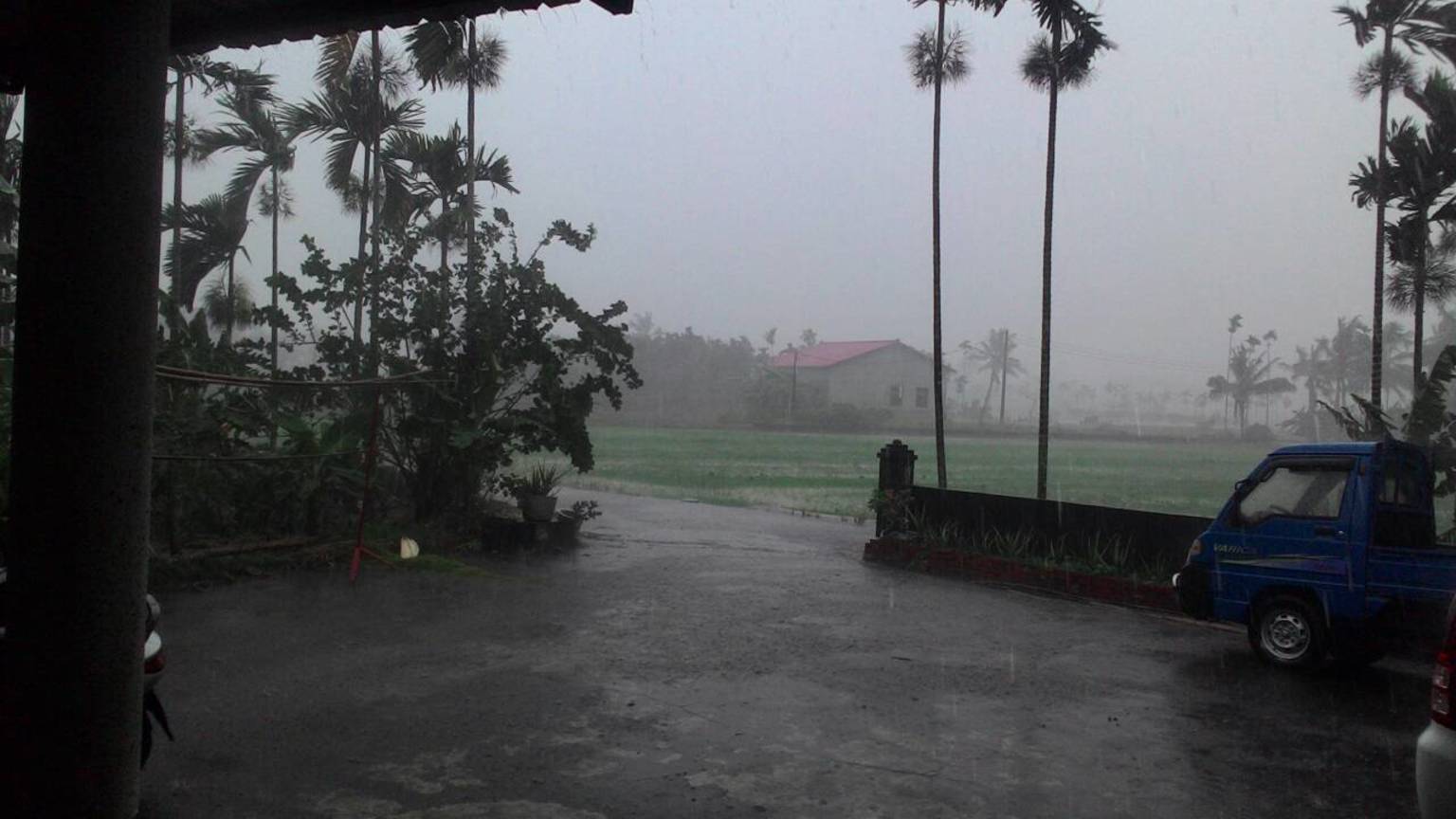 <瀰濃霧雨> 劉清吉 攝