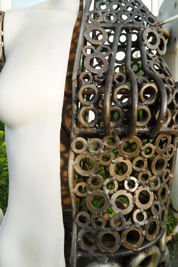 再生的詩意-女機器人藝術裝置美學