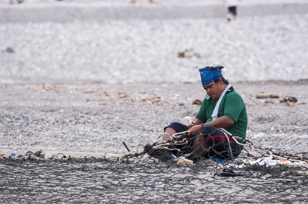 七星潭修補漁網