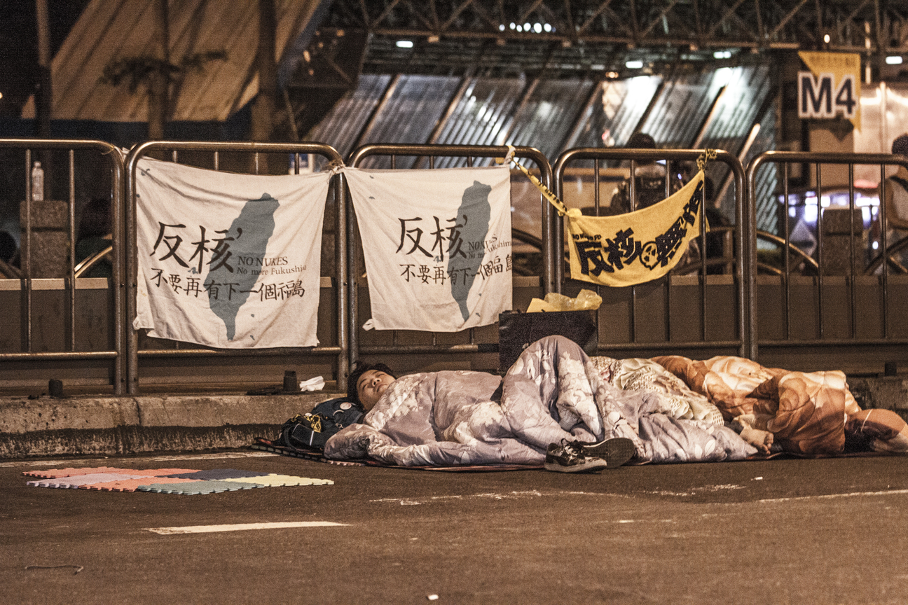 睡吧，夢中也要嘩聲