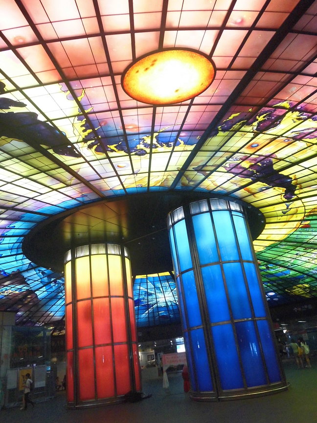 用鏡頭看世界-多彩的捷運站