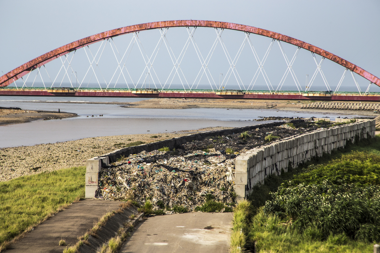 地圖上不存在的堤防垃圾場