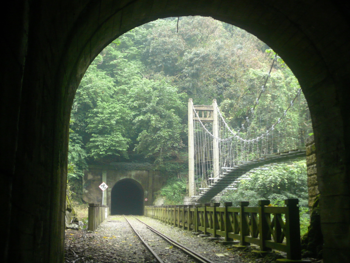 樟腦寮鐵道過山洞