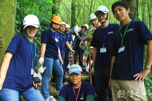 大凍山步道工作假期合照-第三組與徐銘謙老師合影-1-嘉義縣竹崎鄉中和村奮