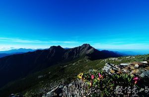 玉山主、東峰雄姿
