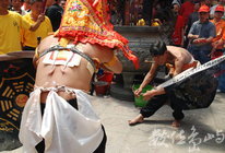 神乩會<BR>圖．文/陳旺展  