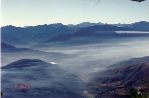 桃山遠眺武陵農場山谷