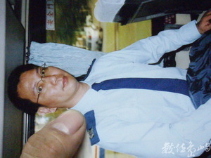 我   坐空軍大巴進入空軍總部辦公