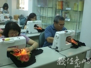 時尚流行科系老師初習電繡藝術