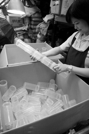 5塑膠射出─生產裝箱