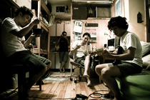 於阿翔老師家熬夜錄音中