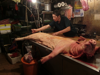 攝影切入．販夫解豬