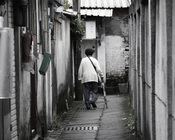 「憶眷」─ 舉步向前。