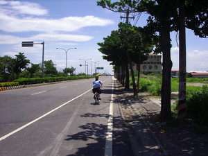 補捉前方女學生身影
