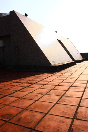 淹沒在城市裡的校園之七