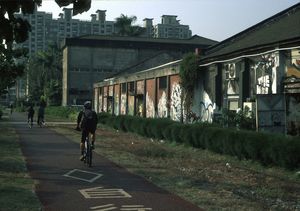 駁二特區旁的腳踏車道