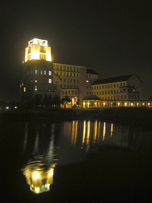 4.行政大樓．夜色