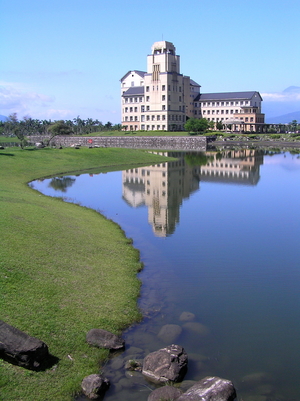 3.行政大樓．東湖岸