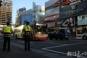 交通引導員~警察