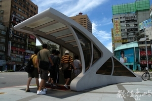 安全過馬路 請走地下道