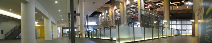 透明的玻璃帷幕