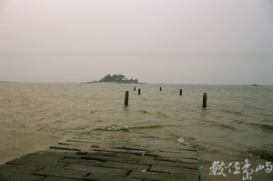 漲朝時只能遙望