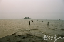 漲朝時只能遙望