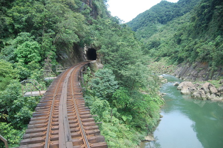 山青水綠平溪線