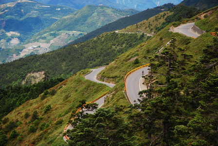 單車勇闖公路最高點_武嶺