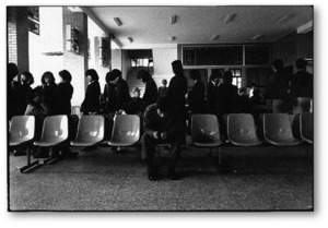 準備回營收假的士兵，山外車站，1989