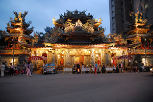 繁華中的寧靜感