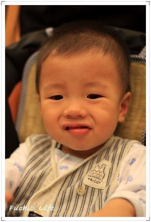 表情小扭曲的黃小霖