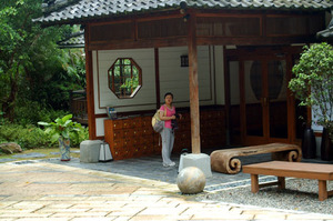 有人大興奮走在前頭，