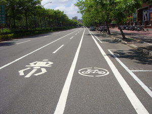 機車與單車分道