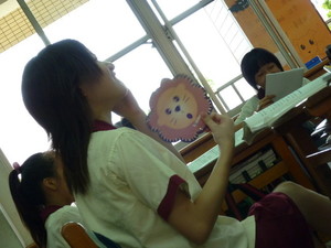 你們在幹什麼一直偷笑