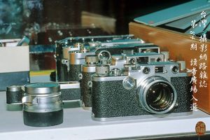 排成一列待價而沽的舊相機